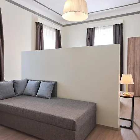 Hotel Ghiffa ホテル ギッファ